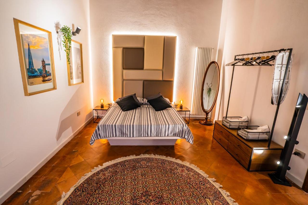 Апартаменты Vinto House Salerno Old Town Экстерьер фото