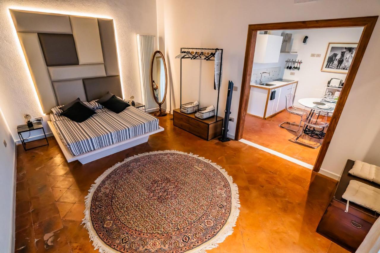 Апартаменты Vinto House Salerno Old Town Экстерьер фото